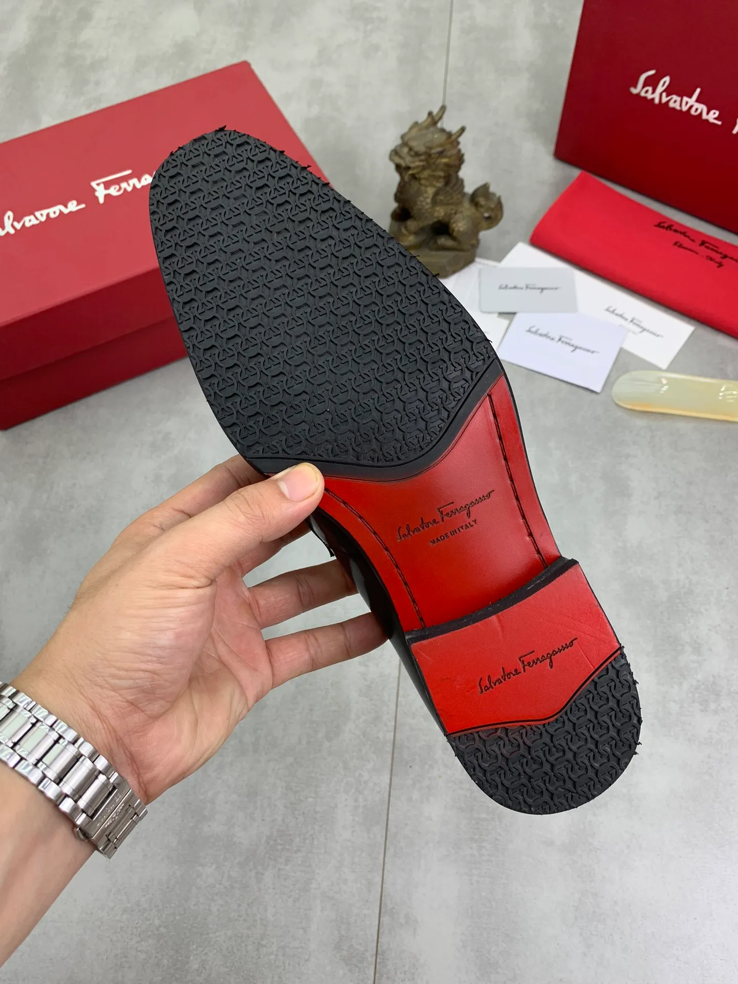 Men's Men's Shoes 💰P460💰[New Style] Water-dyed Niuli 🆘[Salvatore Ferragamo] Ferragamo's latest casual business leather shoes for men! Available at counters simultaneously! The fabric is made of specially imported original pebbled calfskin, and the lining is made of imported water-dyed cowhide. It is absolutely luxurious and leads the fashion trend. Matching code: 38-45 (46 can be customized) multiple colors available